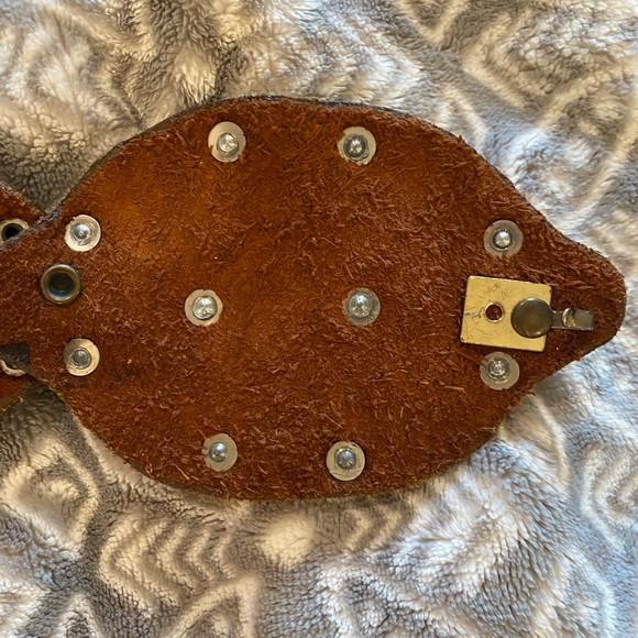 Leather belt with intricate beaded buckle - Picture 5 of 6